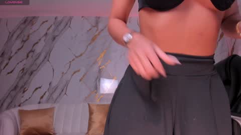 Snapshot of mileycruz_ chatting on 7, 2, 2025 Miley Cruz IG miley model23 online show from 7, 2, 2025