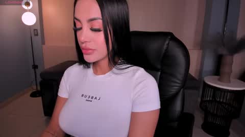 Snapshot of mileycruz_ chatting on 13, 2, 2025 Miley Cruz IG miley model23 online show from 13, 2, 2025