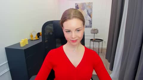 Snapshot of mileygloss chatting on 15, 3, 2026 mileygloss online show from 15, 3, 2026