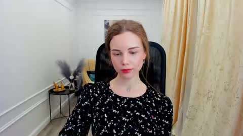Snapshot of mileygloss chatting on 17, 6, 2026 mileygloss online show from 17, 6, 2026