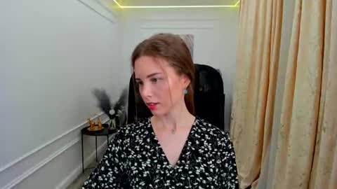 Snapshot of mileygloss chatting on 18, 6, 2026 mileygloss online show from 18, 6, 2026