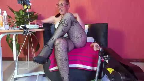 Snapshot of milf_sikiu chatting on 4, 4, 2026 milf sikiu online show from 4, 4, 2026