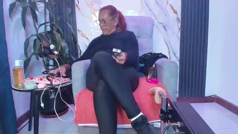 Snapshot of milf_sikiu chatting on 27, 4, 2026 milf sikiu online show from 27, 4, 2026