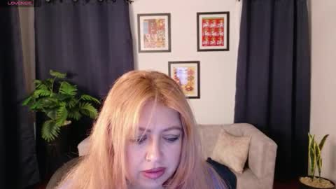 Snapshot of milfarlet chatting on 22, 12, 2025 Arlet online show from 22, 12, 2025