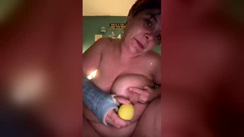 Snapshot of milfy1900s chatting on 12, 4, 2026 milfy1900s online show from 12, 4, 2026
