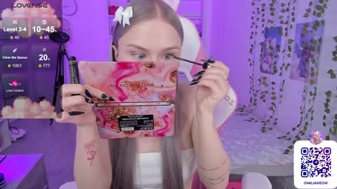 Snapshot of miliameow chatting on 20, 12, 2024 Milia online show from 20, 12, 2024