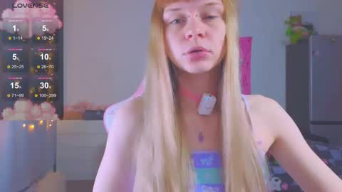 Snapshot of miliameow chatting on 7, 11, 2025 Milia online show from 7, 11, 2025