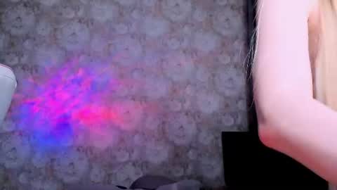 Snapshot of miliameow chatting on 24, 6, 2026 Milia online show from 24, 6, 2026