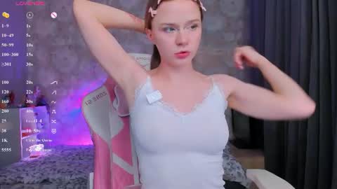 Snapshot of miliameow chatting on 28, 7, 2026 Milia online show from 28, 7, 2026