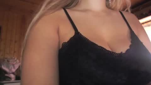 Snapshot of milk_bunny_ chatting on 14, 7, 2026 milk_bunny_ online show from 14, 7, 2026