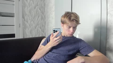 Snapshot of milkiwy chatting on 19, 12, 2024 Isaac online show from 19, 12, 2024