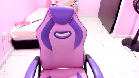 Snapshot of milky__boobs69 chatting on 25, 10, 2025 vale online show from 25, 10, 2025