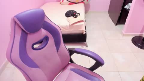 Snapshot of milky__boobs69 chatting on 26, 11, 2025 vale online show from 26, 11, 2025