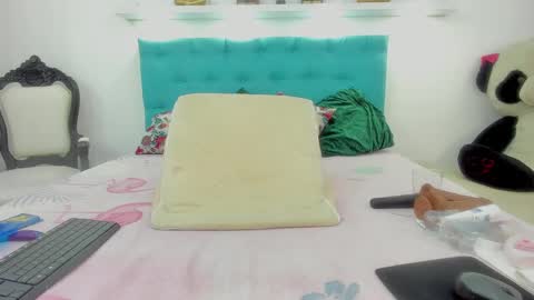 milky_emma online show from 5, 2, 2025