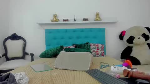 milky_emma online show from 12, 3, 2025