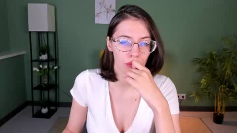 Snapshot of milky_jenny chatting on 18, 6, 2026 Eva online show from 18, 6, 2026