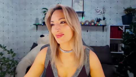 MillaXQueen online show from 14, 12, 2025