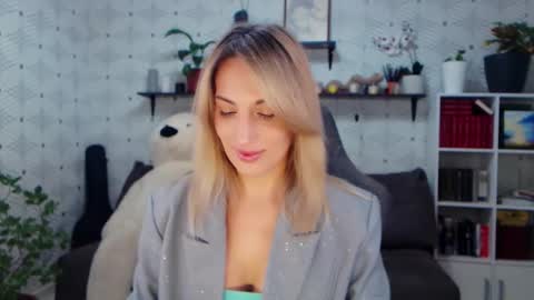 MillaXQueen online show from 11, 2, 2026