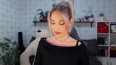 Snapshot of millaxqueen chatting on 15, 4, 2026 MillaXQueen online show from 15, 4, 2026