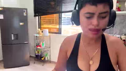Im girl my name is Johana  online show from 29, 10, 2025