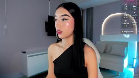 Snapshot of millieskinny_ chatting on 22, 10, 2025 Ana Maria online show from 22, 10, 2025