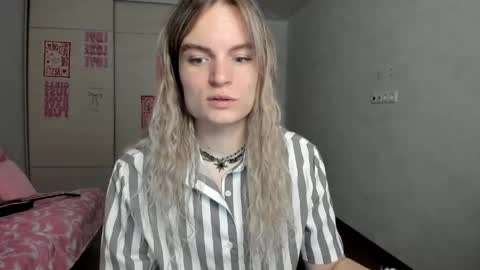 Snapshot of millikira006 chatting on 9, 5, 2026 mili-kira online show from 9, 5, 2026