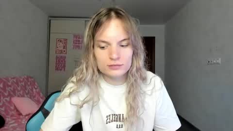Snapshot of millikira006 chatting on 18, 5, 2026 mili-kira online show from 18, 5, 2026