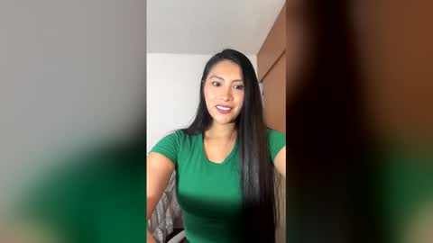 milly__taylorrr07 online show from 17, 5, 2026