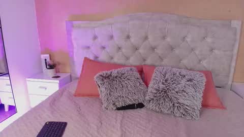 Snapshot of milly_blum chatting on 17, 10, 2025 M I L L Y online show from 17, 10, 2025