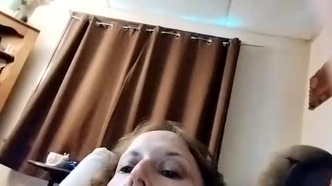 Snapshot of miloanj chatting on 17, 6, 2026 miloanj online show from 17, 6, 2026