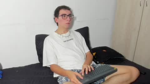 Snapshot of milogm_ chatting on 26, 6, 2026 milogm_ online show from 26, 6, 2026