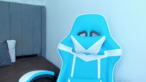 Snapshot of miluuu18 chatting on 15, 12, 2024 Miluu online show from 15, 12, 2024