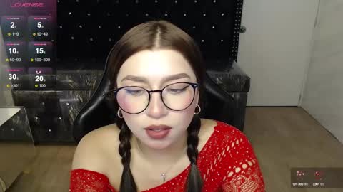 Snapshot of mily_thomson_b chatting on 14, 12, 2024 Mily online show from 14, 12, 2024