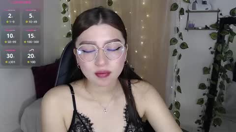 Snapshot of mily_thomson_b chatting on 4, 3, 2025 Mily online show from 4, 3, 2025