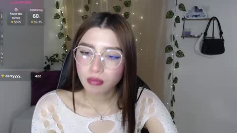 Snapshot of mily_thomson_b chatting on 5, 3, 2025 Mily online show from 5, 3, 2025