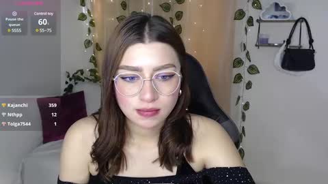 Snapshot of mily_thomson_b chatting on 8, 3, 2025 Mily online show from 8, 3, 2025