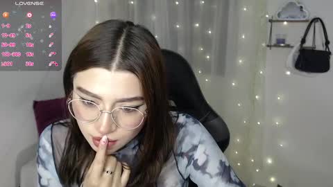 Snapshot of mily_thomson_b chatting on 12, 3, 2025 Mily online show from 12, 3, 2025