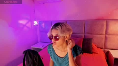 Minji online show from 7, 2, 2025