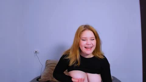 hi Im Mina  online show from 12, 10, 2025