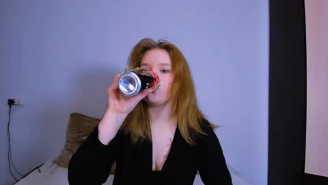 hi Im Mina  online show from 17, 12, 2025