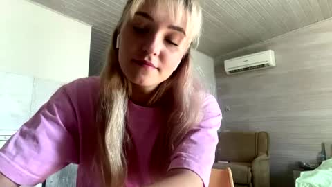 Snapshot of minaempey chatting on 13, 7, 2026 Lisy online show from 13, 7, 2026