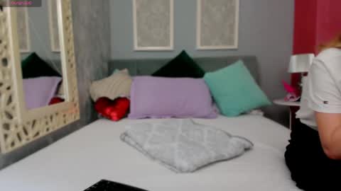 Snapshot of mira_glow chatting on 23, 4, 2026 Mira online show from 23, 4, 2026