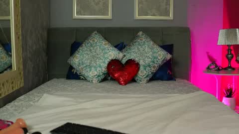 Snapshot of mira_glow chatting on 15, 5, 2026 Mira online show from 15, 5, 2026