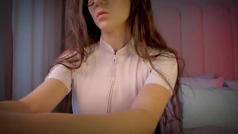 Snapshot of mira_kraviz chatting on 1, 6, 2026 Mira online show from 1, 6, 2026