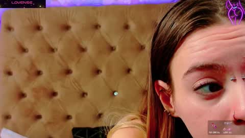 mira_lynxx online show from 26, 11, 2025