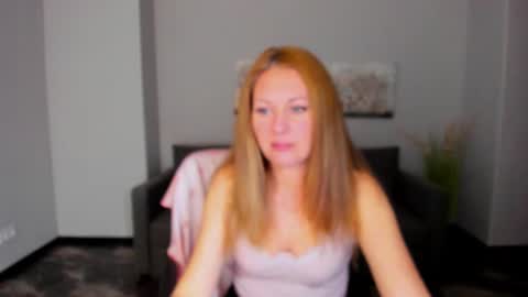 Snapshot of mira_whites chatting on 7, 2, 2025 Mira online show from 7, 2, 2025