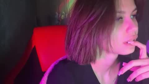 MiraLaPics online show from 6, 4, 2026