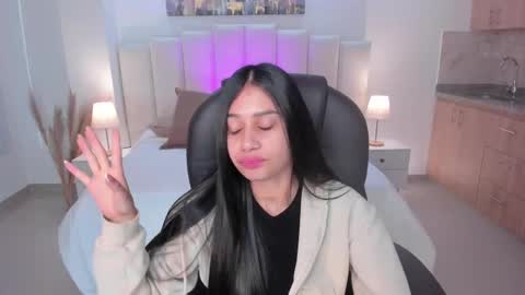 Snapshot of miranda_crawfor chatting on 8, 10, 2025 miranda_crawfor online show from 8, 10, 2025