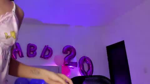 Snapshot of mirandaa_rogers chatting on 2, 7, 2026 Miranda Rogers online show from 2, 7, 2026