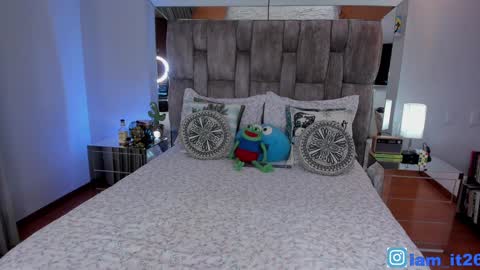 Snapshot of mirandacollins_ chatting on 4, 1, 2025 Miranda online show from 4, 1, 2025